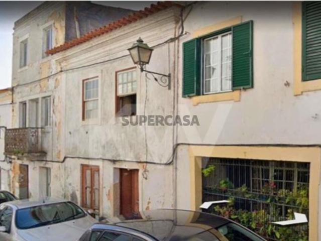 Moradia para requalificar | Centro da Vila Soure | T3 | Oportunidade para investimento