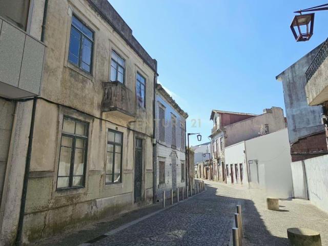 Moradia para Restauro com Projeto Aprovado no Centro da Cidade da Póvoa de Varzim