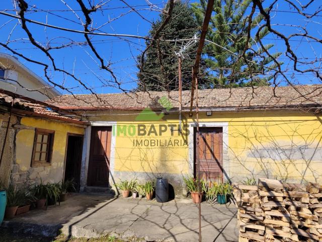 Moradia para restauro em Canedo