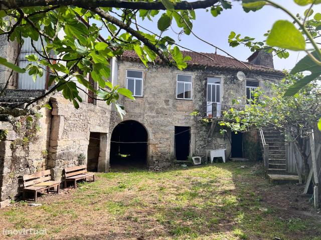 Casa para renovar em Arcozelo das Maias, com 400 m de rea construda