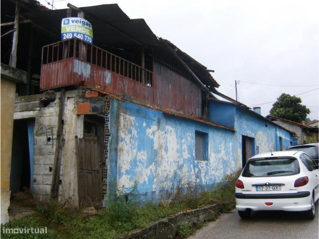 Moradia para restauro em Espite