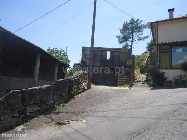 Moradia para restauro em Vrzea Cova