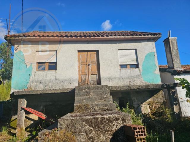 Moradia para restauro, lugar de Leiradas, Cabeceiras de Basto