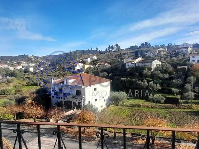 Moradia para Restauro no Centro da Vila de Silvares