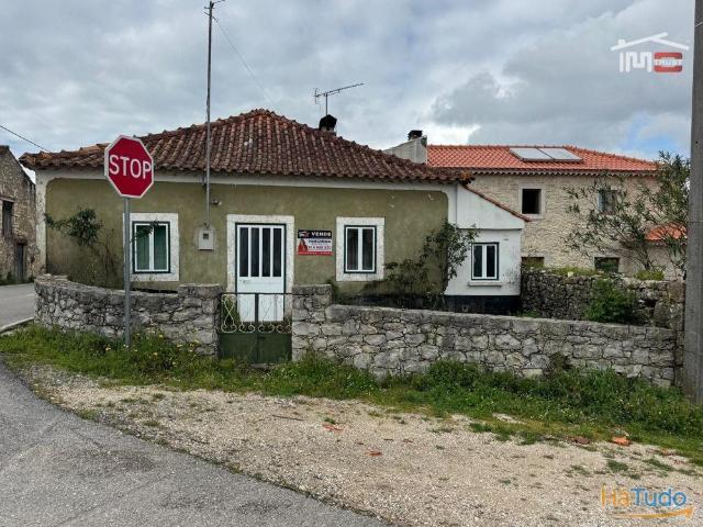 MORADIA PARA RESTAURAR EM ATOUGUIA | 26084063622