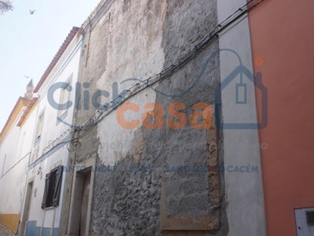 Moradia para restaurar em Santiago do Cacém