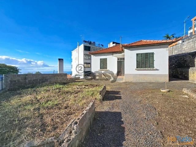 Moradia para Restaurar T3 Venda em Funchal Santa Luzia,Funchal | 26064075428