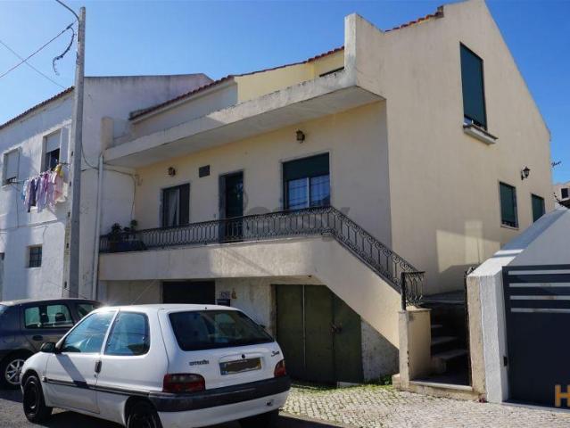 Moradia para Restaurar T3 Venda em Santa Iria de Azoia, São João da Talha e Bobadela,Loures | 25043923948