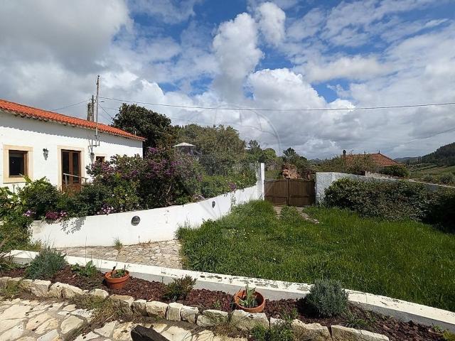 Moradia para venda de traça e construção antiga e tradiciona. 88m² Carvalhal benfeito