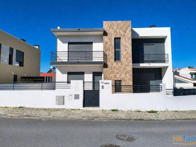 Moradia para venda, T5 Moderna no Feijó com 296 m² e Garagem de 100 m² Conforto e Espaço às Portas de Lisboa | 26064079746