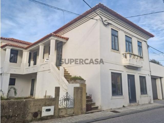 Moradia Parcialmente Remodelada