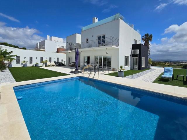 Moradia, Páteo, Albufeira e Olhos de Água
