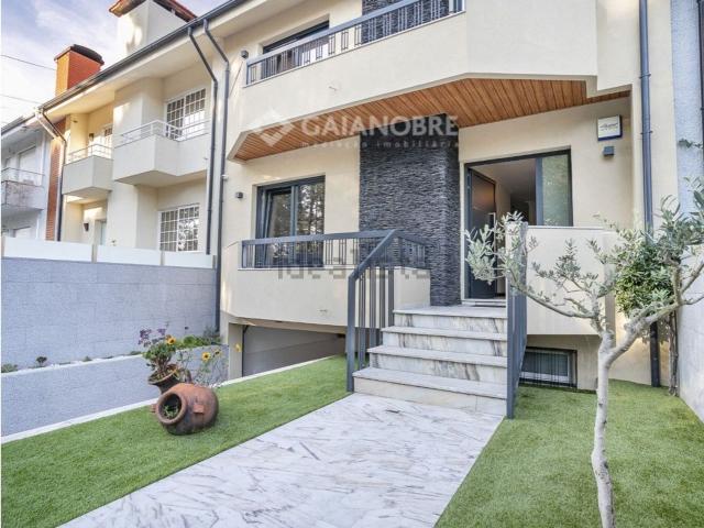 Moradia, Pedroso e Seixezelo