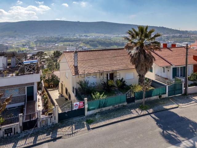 Moradia, Porto de Mós