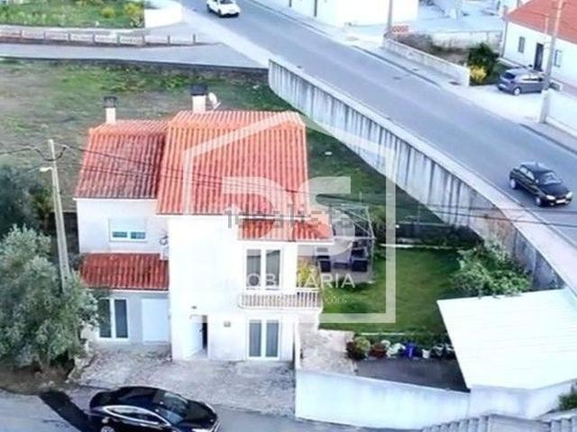 Moradia, Porto de Mós