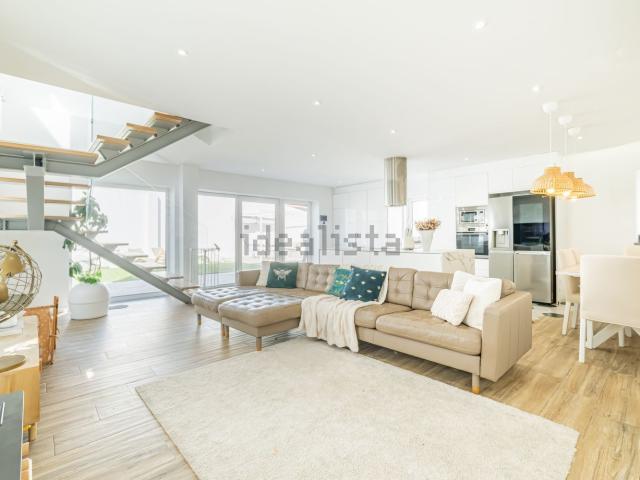 Moradia, Póvoa de Santo Adrião e Olival Basto