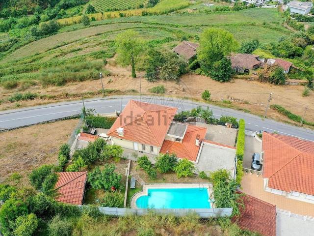 Moradia, Prazins Santo Tirso e Corvite
