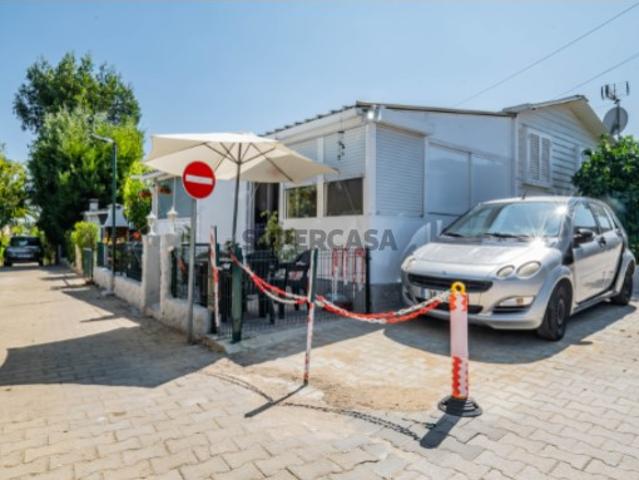 Moradia pre fabricada T4 com estacionamento na Zona de acionistas no Parque Verde em Fernão Ferro