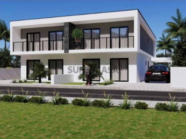 Moradia ’Premium’ Bi Familiar T4 com piscina