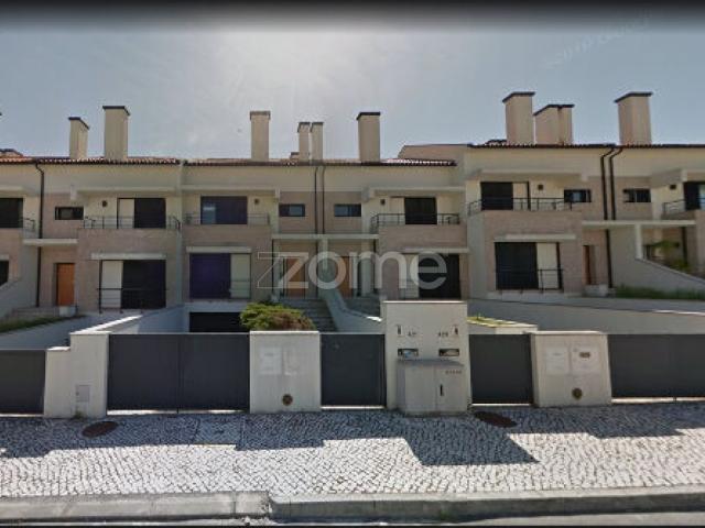 Moradia Premium T5 em banda T5 na Urbanização Vilabeira em Viseu