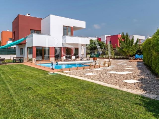 Moradia Privada Isolada de 3 Quartos com 3 Casas de Secção Quinta do Bom Sucesso, Lagoa de Óbidos
