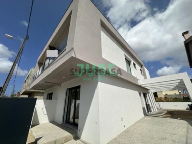 Moradia pronta, T3 em Fernão Ferro Pinhal General