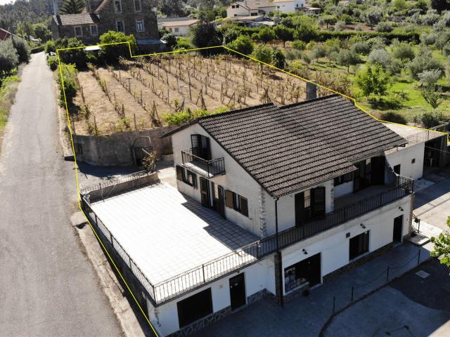 Moradia pronta a habitar de 334m2 e terreno urbanizável de 1. 334m² Cernache Do Bonjardim