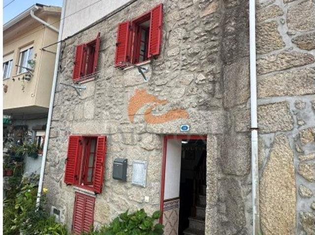 Moradia pronta a habitar localizada na Vila de Avô Documen. 33m² Avô
