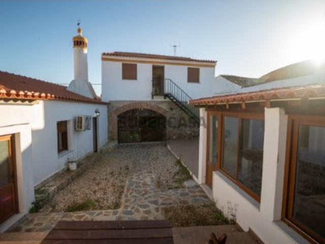 Moradia Rústica Alentejana com Anexo e Espaço Exterior