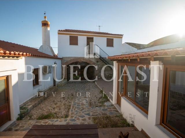 Moradia Rústica Alentejana com Anexo e Espaço Exterior