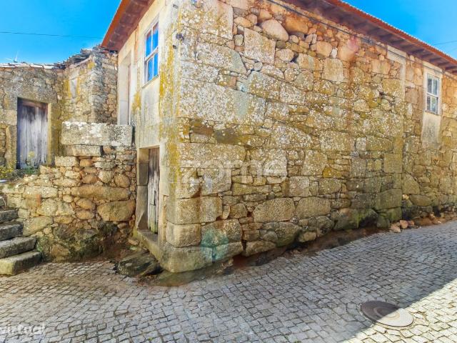 Moradia rstica no Vale do Rio Douro Gojim, Armamar