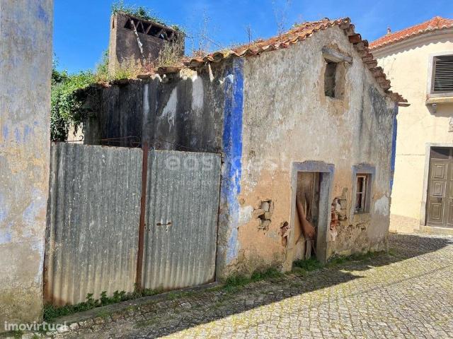 Moradia Rstica para recuperar em Sobral da Lagoa em bidos
