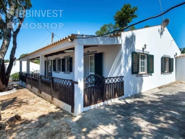 Moradia rústica remodelada em Alte, Algarve