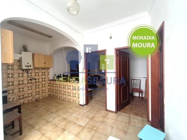 Moradia R/C | T1+1 com logradouro e Garagem | Zona Centro |Moura