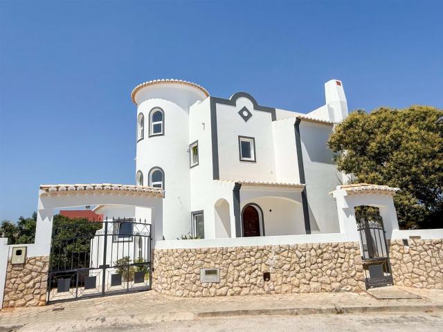 Moradia Recentemente Renovada com Vista Mar 461m² São Gonçalo de Lagos