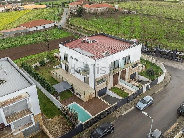 Moradia, Real Dume Semelhe
