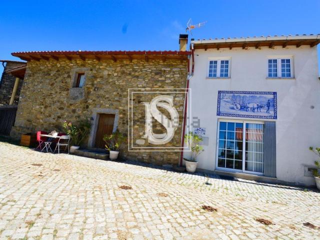 Moradia, Rebordainhos e Pombares
