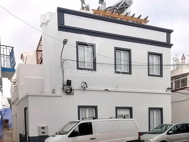 MORADIA REMODELADA C/ 2 APARTAMENTOS NA BAIXA DA CIDADE DE OLHÃO