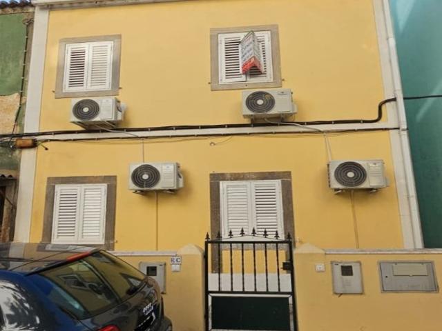 Moradia Remodelada com 4 Assoalhadas, Cacém, Sintra, Lisboa