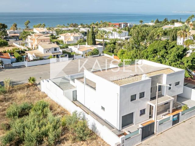 Moradia remodelada com 5 4+1 quartos com piscina e vista m. 230m² Albufeira e Olhos de Água
