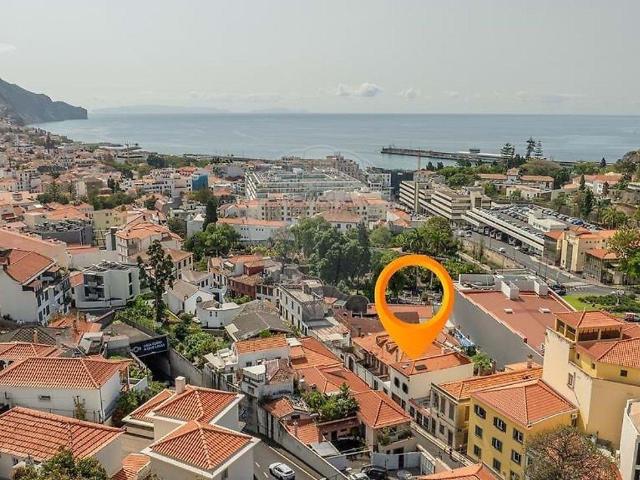 Moradia Remodelada no Centro do Funchal – 4 Pisos com Elevad. 307m² Santa Maria Maior Funchal