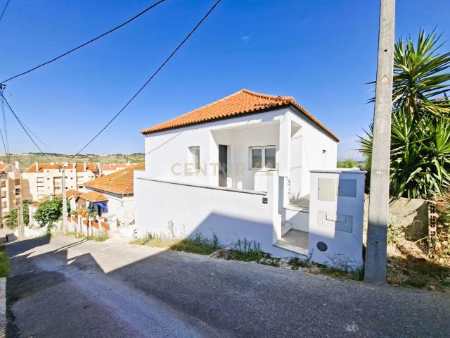 Moradia Renovada no Bairro Vila Morena em Torres Vedras