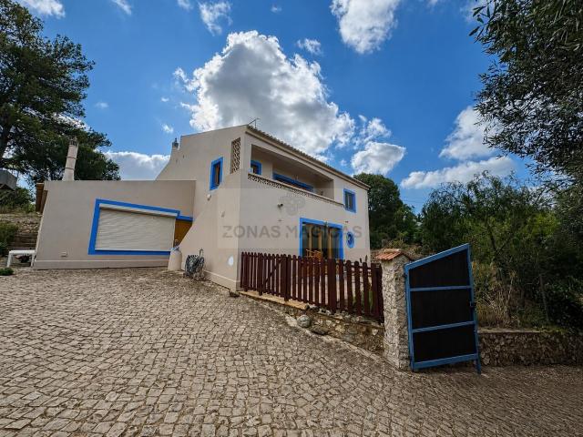 Moradia renovada com 3 apartamentos independentes, Lagos, Espiche