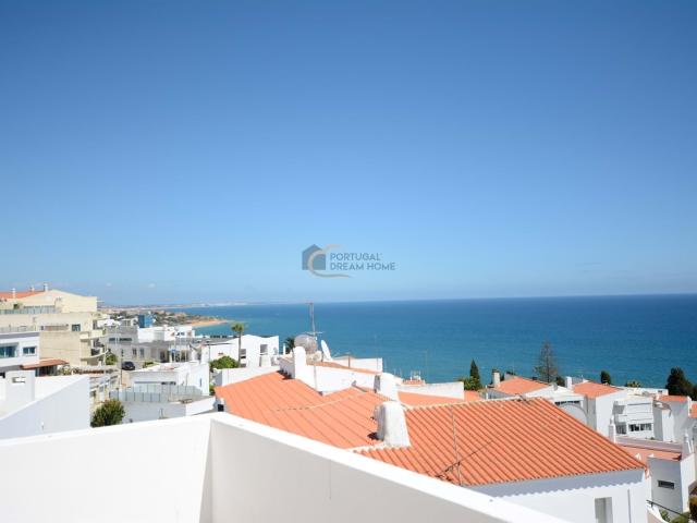 Moradia Renovada com Vista Mar em Albufeira 158m² Albufeira e Olhos de Água