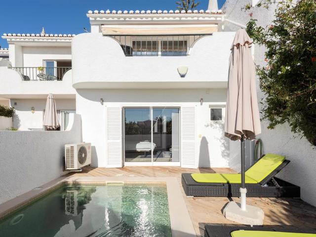 Moradia renovada com vistas deslumbrantes sobre o mar na Pra. 108m² Praia da Luz