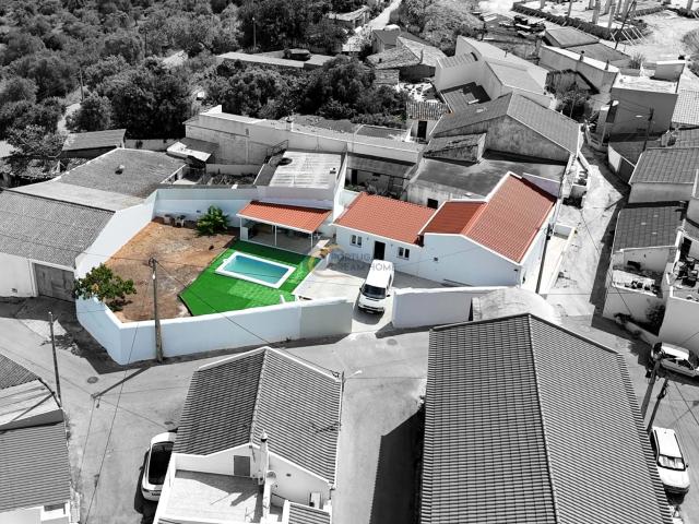 Moradia Renovada com Dois Quartos em Santa Margarida em Alte 80m² Alte