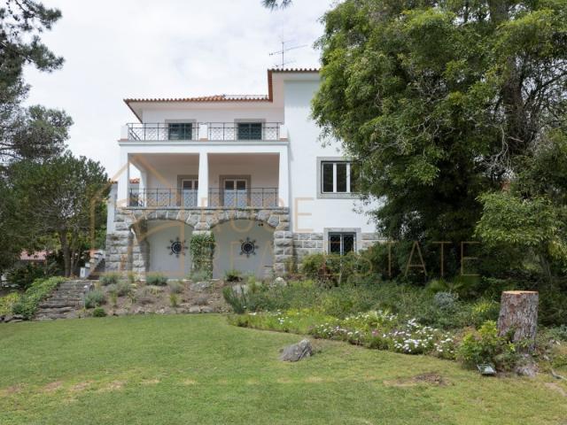 Moradia Renovada em Zona Tranquila do Estoril