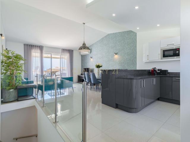 Moradia Renovada, 2 Quartos, Luz