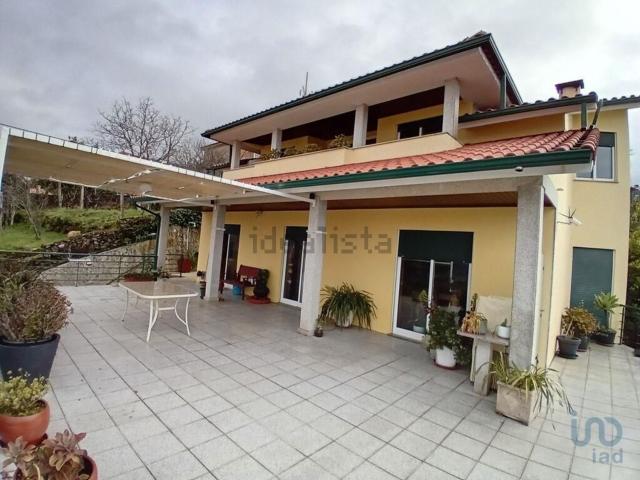 Moradia, Roussas