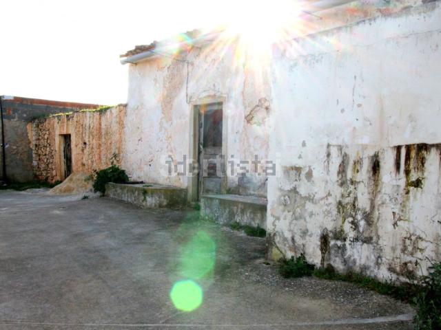 Moradia, Salir
